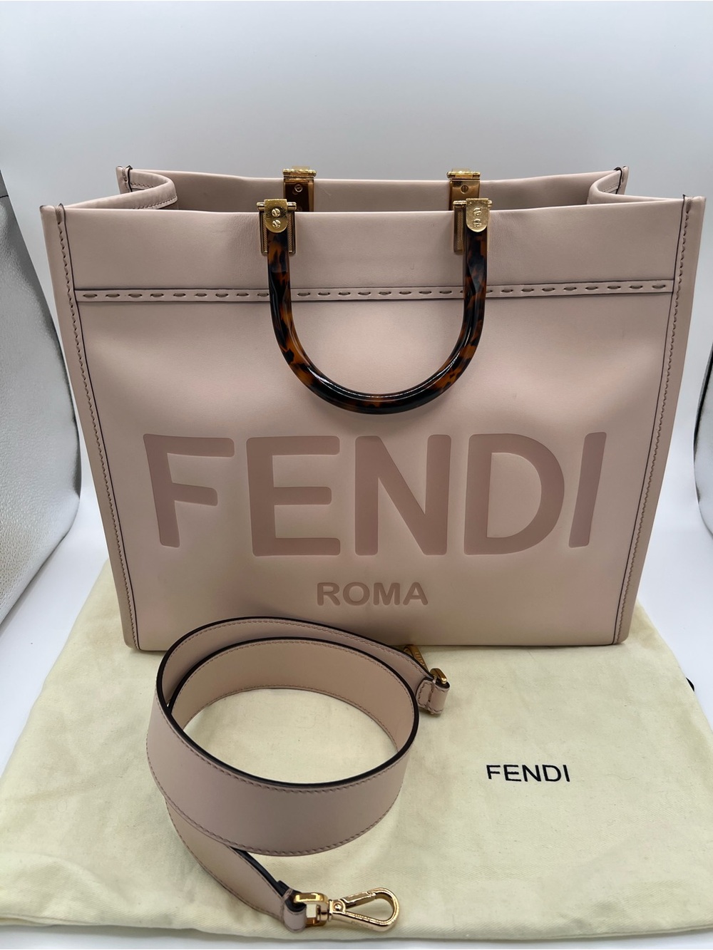 Fendi Leather Sunshine Medium Shopper Tote bag light pink🔥 - Picture 9 of 10